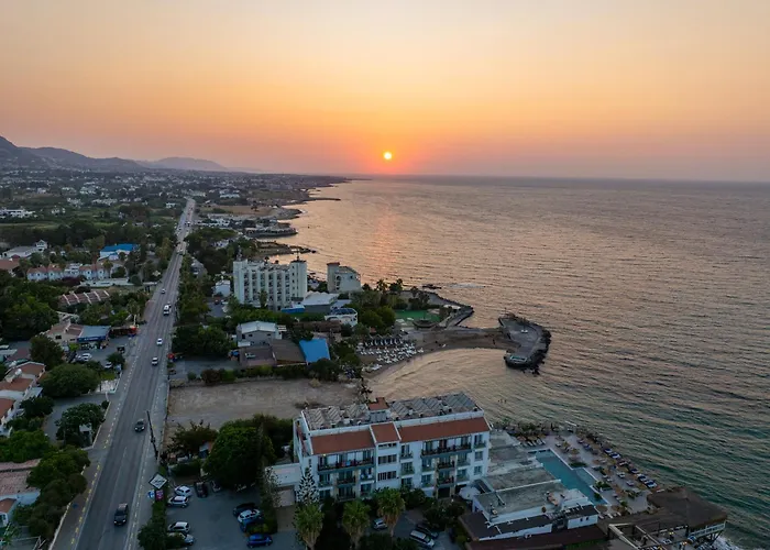 Manolya 3* Lapithos (Northern Cyprus)