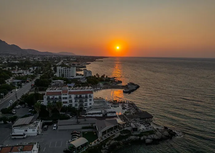 Manolya 3* Lapithos (Northern Cyprus)