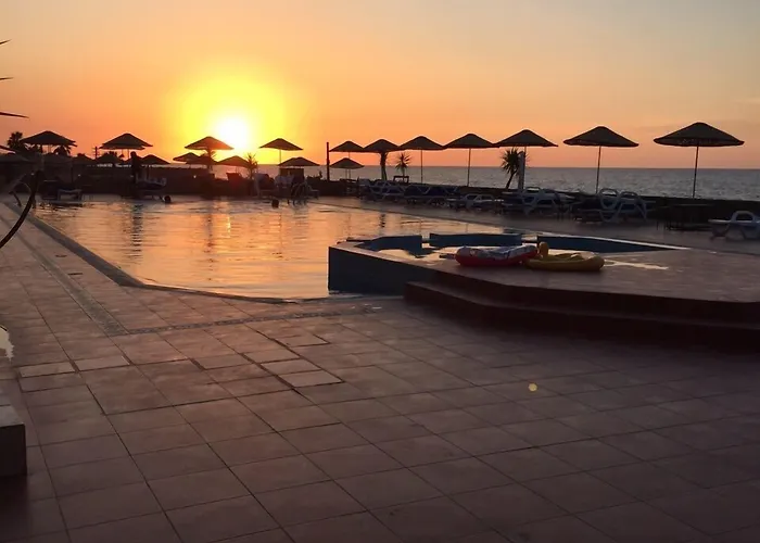 Manolya 3* Lapithos (Northern Cyprus)